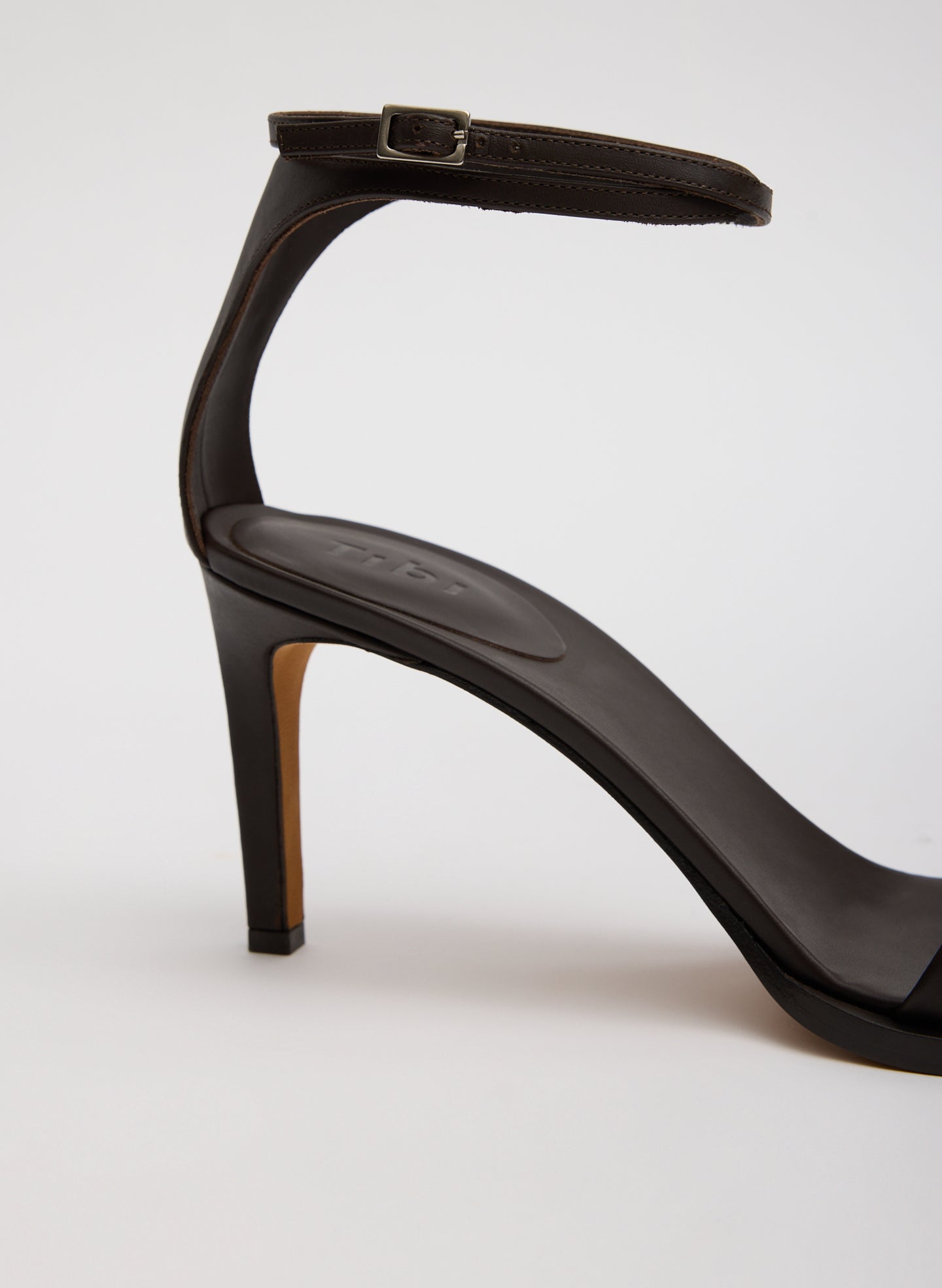 Erno Heel | Tibi