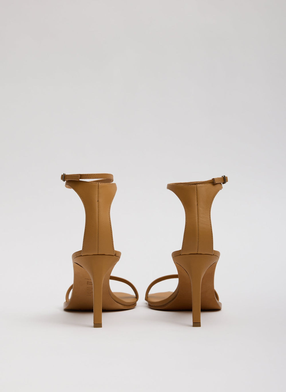 Erno Heel | Tibi