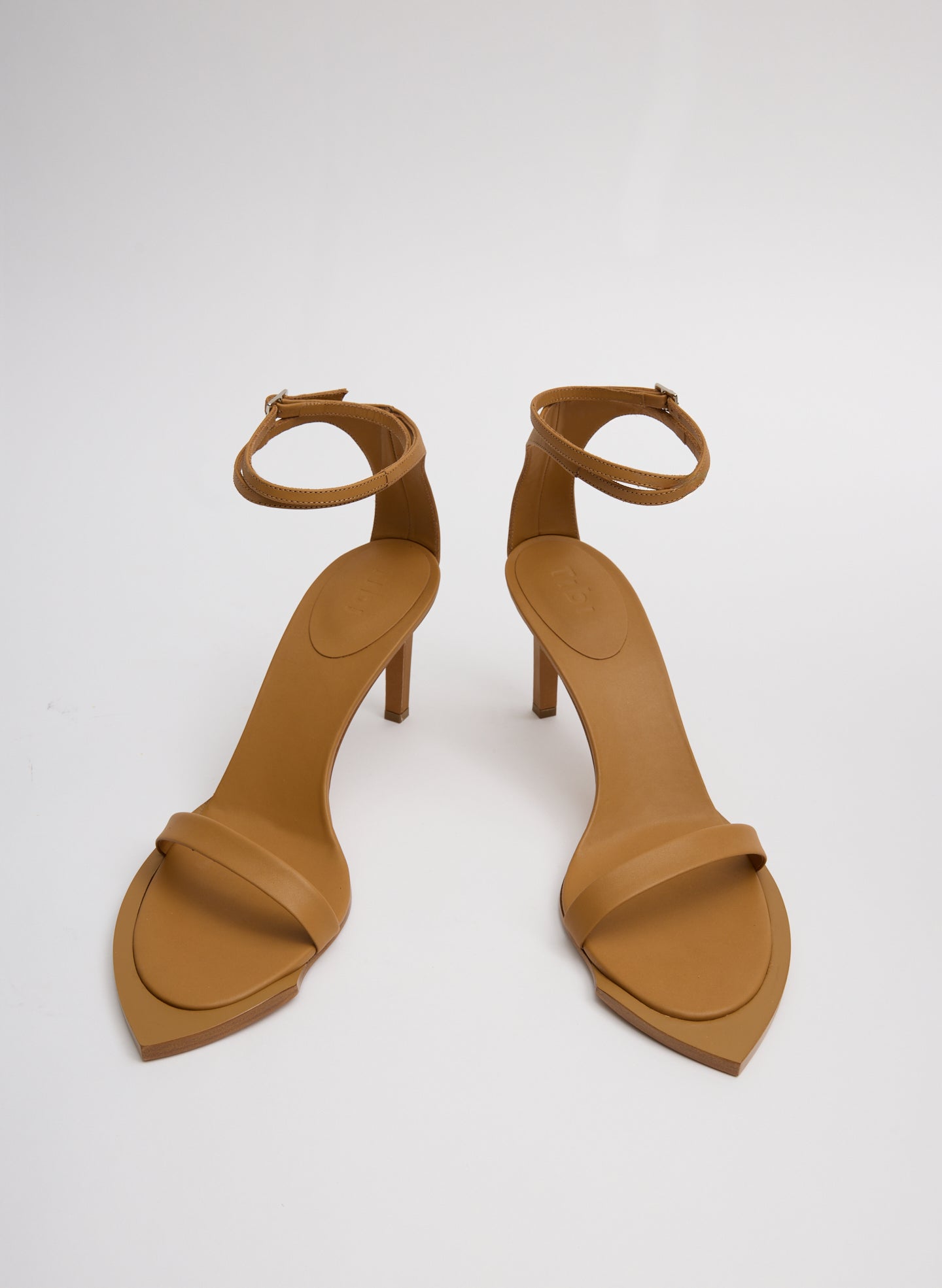 Erno Heel | Tibi